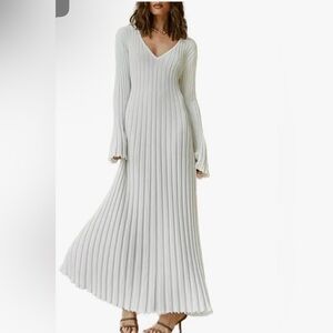 DISSH White Long Sleeve Pleated Dress